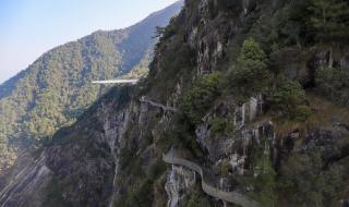 工人高空行走4小时 工人高空行走4小时